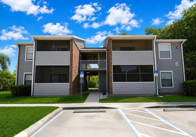 Listing Photo 2 - Condo for sale in building located at 1400 Gandy Blvd N, St. Petersburg, FL 33702 - Unit #607