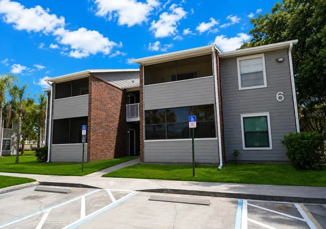 Listing Photo 3 - Condo for sale in building located at 1400 Gandy Blvd N, St. Petersburg, FL 33702 - Unit #607