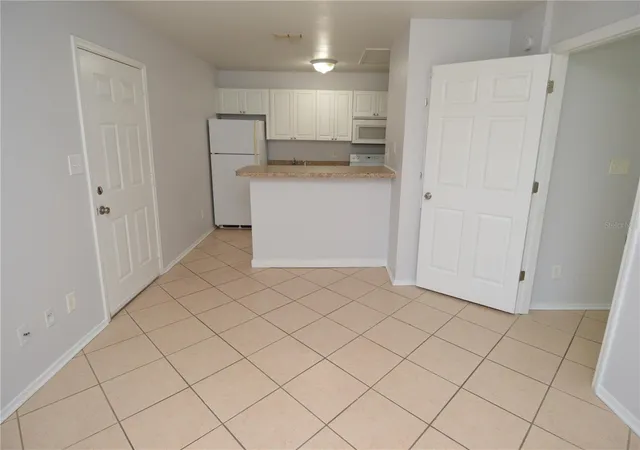 Listing Photo 5 - Condo for sale in building located at 1400 Gandy Blvd N, St. Petersburg, FL 33702 - Unit #607