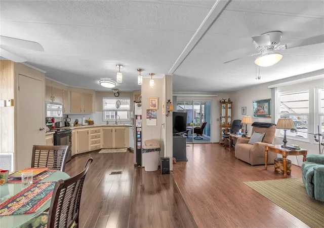 5th image of 45 Caballo Wy, Bradenton, FL 34209 | MLS# A4699158