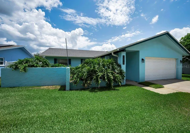 Homes for sale in Dunedin, FL | 1614 Dale Cir N, Dunedin, FL 34698 | MLS# TB8526259