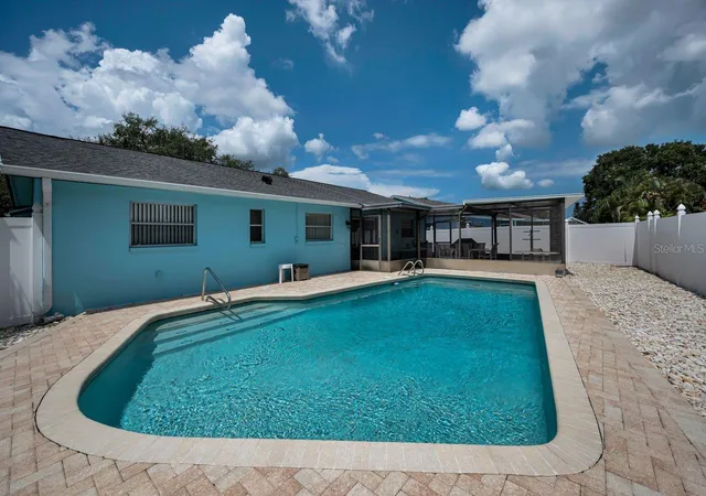 Homes for sale in Dunedin, FL | 1614 Dale Cir N, Dunedin, FL 34698 | MLS# TB8526259