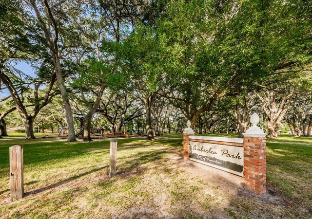 Homes for sale in Dunedin, FL | 1614 Dale Cir N, Dunedin, FL 34698 | MLS# TB8526259