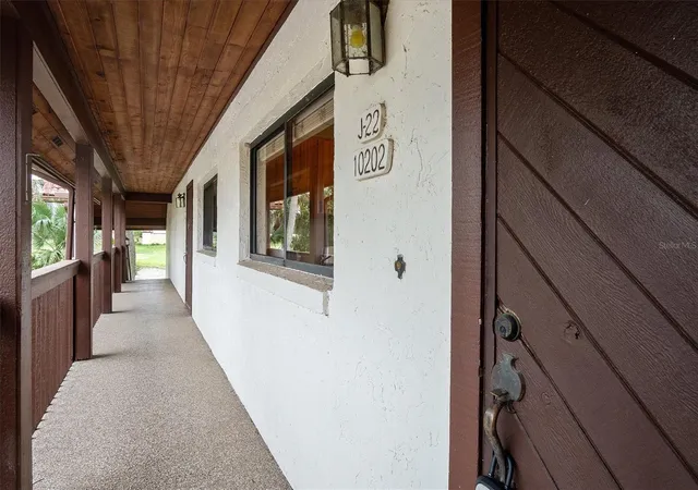 Listing Photo 5 - Condo for sale in building located at 10202 Vlg Dr, LAKE WALES, FL 33898 - Unit #22