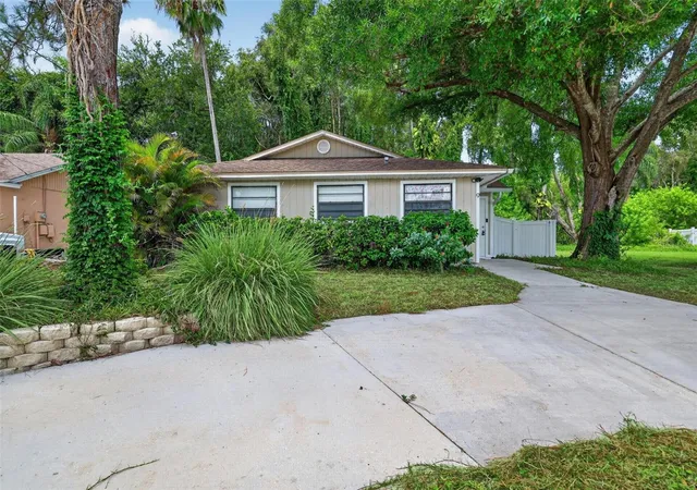 3rd image of 9 Freshwater Dr, Palm Harbor, FL 34684 | MLS# TB8526277