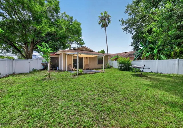 4th image of 9 Freshwater Dr, Palm Harbor, FL 34684 | MLS# TB8526277