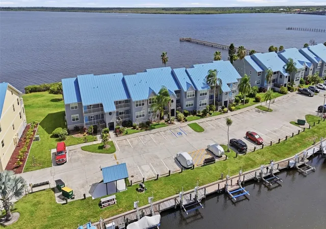 Photo 3 of Condo for sale at 4410 Warren Ave #412, Port Charlotte, FL 33953 | MLS# C7528109 | Listing updated on 2026-07-22
