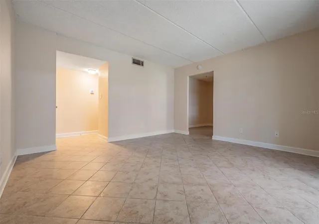 4th image of 8565 12Th Wy N, ST PETERSBURG, FL 33702