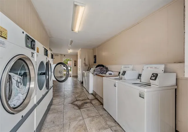 2nd image of 8565 12Th Wy N, ST PETERSBURG, FL 33702