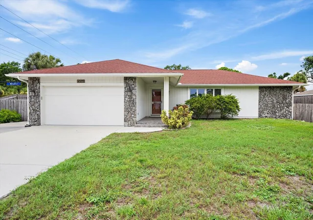 Homes for sale in Sarasota, FL | 4378 Meadowland Cir, Sarasota, FL 34233 | MLS# A4699165