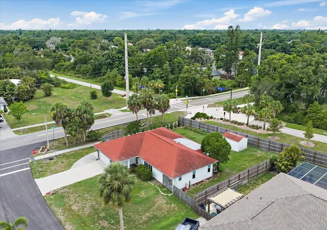 Homes for sale in Sarasota, FL | 4378 Meadowland Cir, Sarasota, FL 34233 | MLS# A4699165