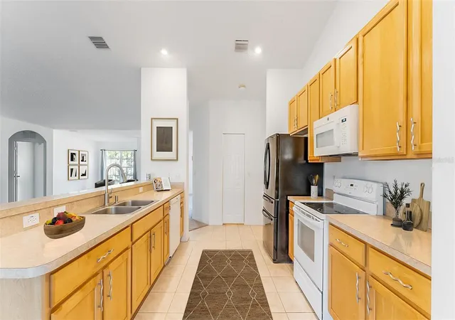 Photo 3 of Single family home for sale at 8 White Hurst Ln, Palm Coast, FL 32164 | MLS# V4950070 | Listing updated on 2026-09-27