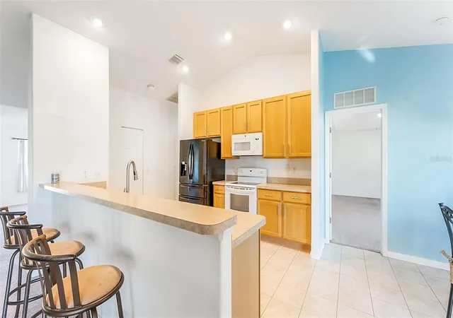 Photo 4 of Single family home for sale at 8 White Hurst Ln, Palm Coast, FL 32164 | MLS# V4950070 | Listing updated on 2026-09-27