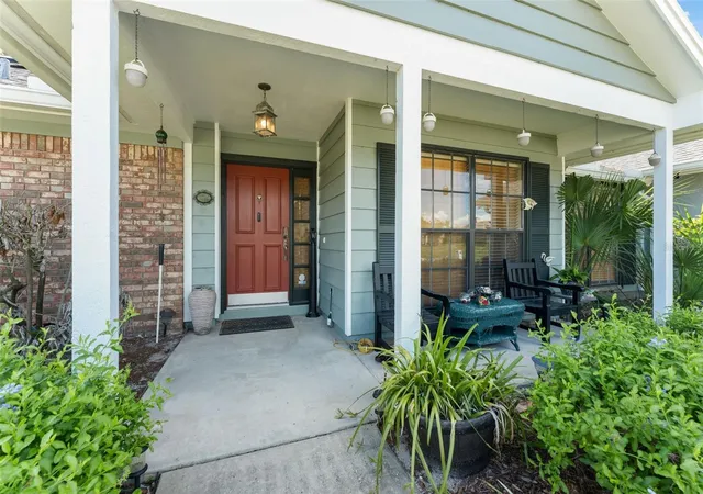 Photo 3 of Single family home for sale at 1341 S Ridge Lake Cir, Longwood, FL 32750 | MLS# O6422710 | Listing updated on 2026-08-29
