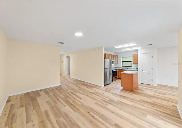Photo 3 of Single family home for sale at 621 Chatham Walk Dr, Ruskin, FL 33570 | MLS# S5153142 | Listing updated on 2026-10-05