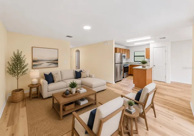 Photo 4 of Single family home for sale at 621 Chatham Walk Dr, Ruskin, FL 33570 | MLS# S5153142 | Listing updated on 2026-10-05