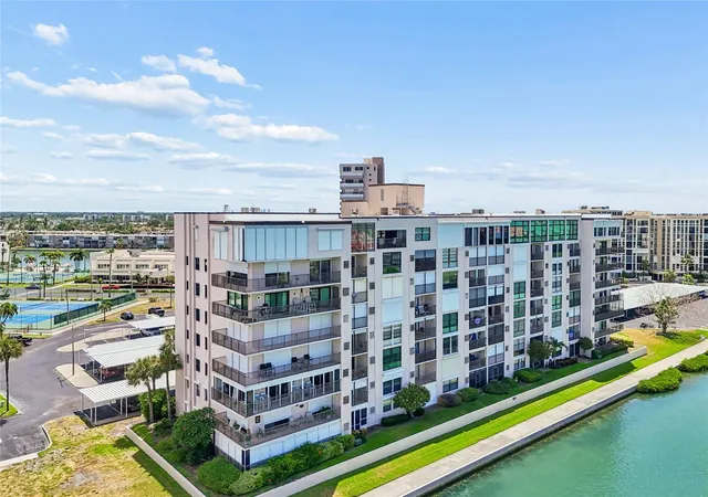 Photo 4 of Condo for sale at 7600 Sun Is Dr S #603, South Pasadena, FL 33707 | MLS# TB8526335 | Listing updated on 2026-09-30