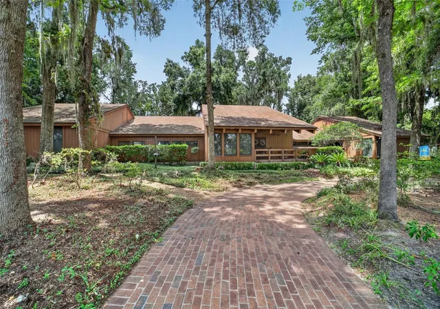1st image of 2411 Se 15th St, Ocala, FL 34471 | MLS# OM727992