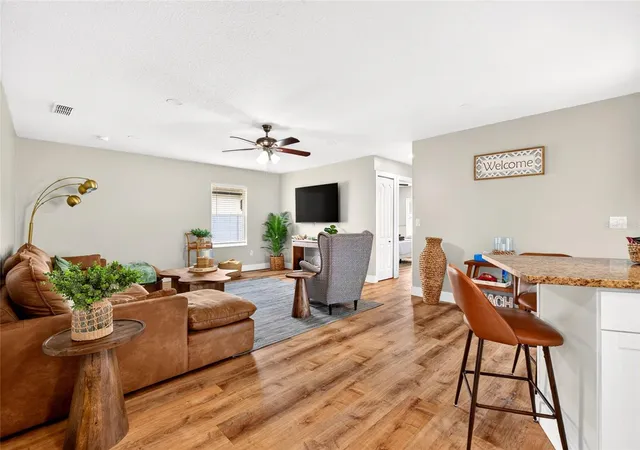 Photo 4 of Single family home for sale at 33 Riverside Ln, Palm Coast, FL 32164 | MLS# O6422723 | Listing updated on 2026-08-30