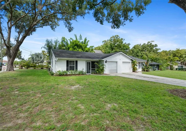 2nd image of 125 N Rhodes St, Mount Dora, FL 32757 | MLS# O6422725