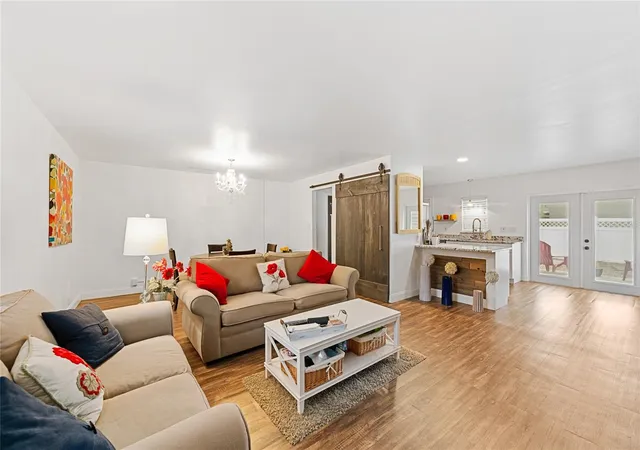 Listing Photo 4 - Condo for sale in building located at 125 N Rhodes St, MOUNT DORA, FL 32757
