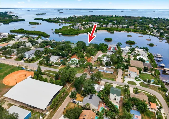 Photo 4 of Sale Pending at 700 Delaware Ave, Palm Harbor, FL 34683 | MLS# TB8526350 | Listing updated on 2026-10-07