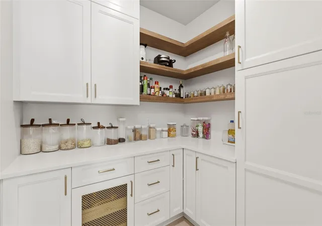 Photo 4 of Single family home for sale at 809 E Church St, Orlando, FL 32801 | MLS# O6422733 | Listing updated on 2026-10-06