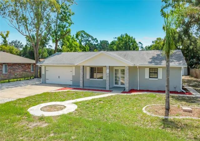Homes for sale in Fruitland Park, FL | 501 Rose Ave, Fruitland Park, FL 34731 | MLS# S5153164