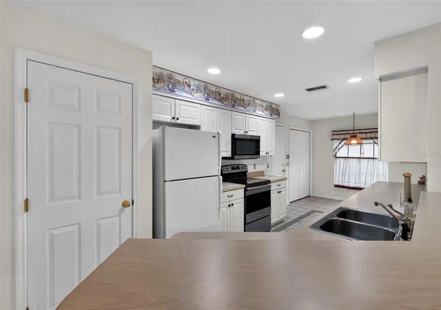 2nd image of 110 Morning Glory Cir, Winter Haven, FL 33884 | MLS# O6422755