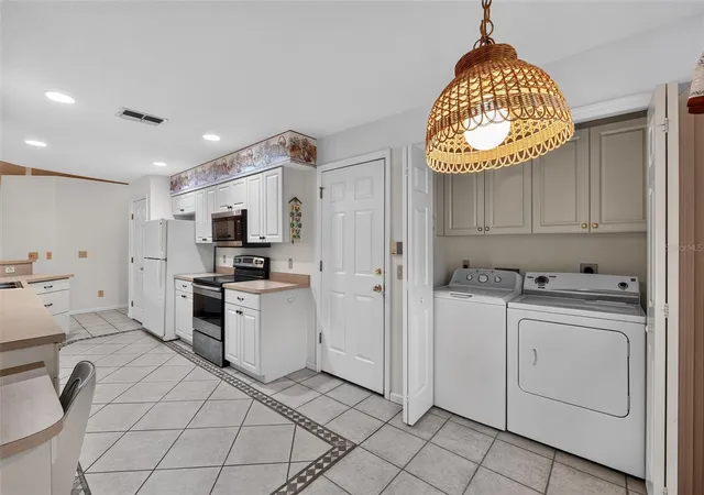 3rd image of 110 Morning Glory Cir, Winter Haven, FL 33884 | MLS# O6422755
