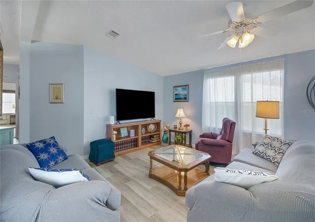 5th image of 1203 Granada Ct, Lady Lake, FL 32159 | MLS# G5114721