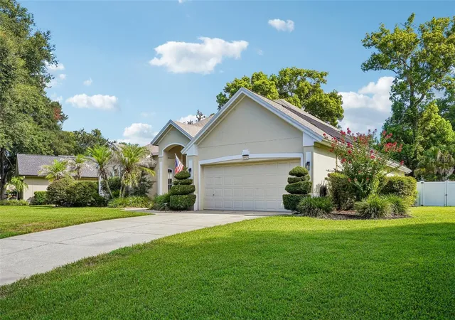 Photo 4 of Single family home for sale at 19323 Park Pl Blvd, Eustis, FL 32736 | MLS# G5114723 | Listing updated on 2026-10-08