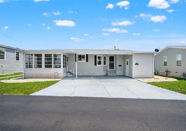 Photo 2 of Manufactured home for sale at 116 Mount Isle Ave Ne #116, Saint Petersburg, FL 33702 | MLS# TB8526406 | Listing updated on 2026-07-08