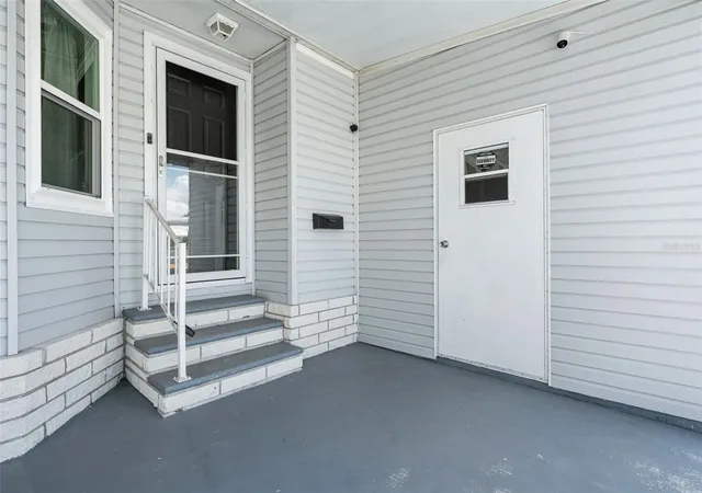 Photo 3 of Manufactured home for sale at 116 Mount Isle Ave Ne #116, Saint Petersburg, FL 33702 | MLS# TB8526406 | Listing updated on 2026-07-08