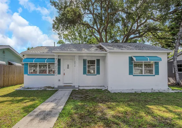 Homes for sale in Gulfport, FL | 2814 Tifton St S, Gulfport, FL 33711 | MLS# TB8526424