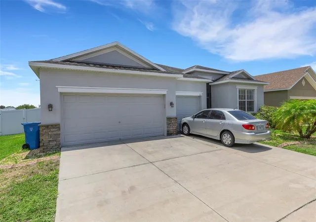 Homes for sale in Ruskin, FL | 611 Wabash Breeze Cir, Ruskin, FL 33570 | MLS# A4699195