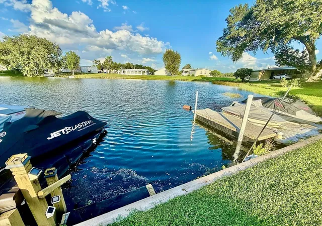 3rd image of 16 W Palm Cir, Lake Placid, FL 33852 | MLS# A4699199