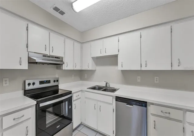 9th image of 236 Village Crest Ct, Lakeland, FL 33809 | MLS# L4963306