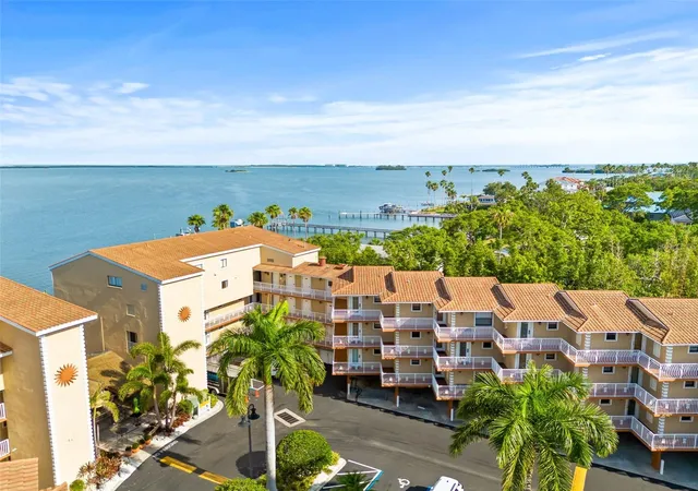 2nd image of 1420 Bayshore Blvd #206, Dunedin, FL 34698 | MLS# TB8526454
