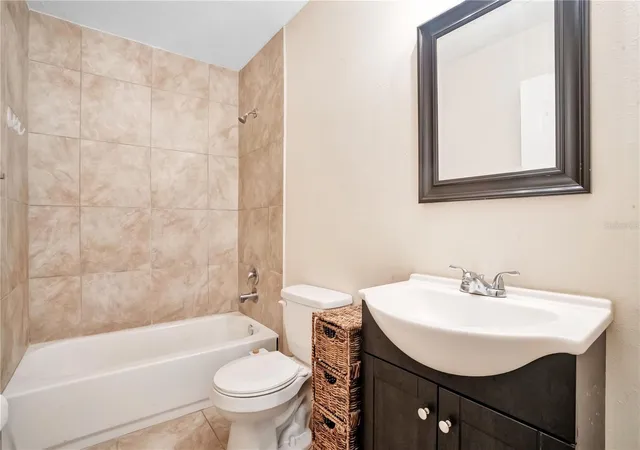Photo 4 of Single family home for sale at 4901 Bristol Ct, Orlando, FL 32808 | MLS# O6422806 | Listing updated on 2026-10-07