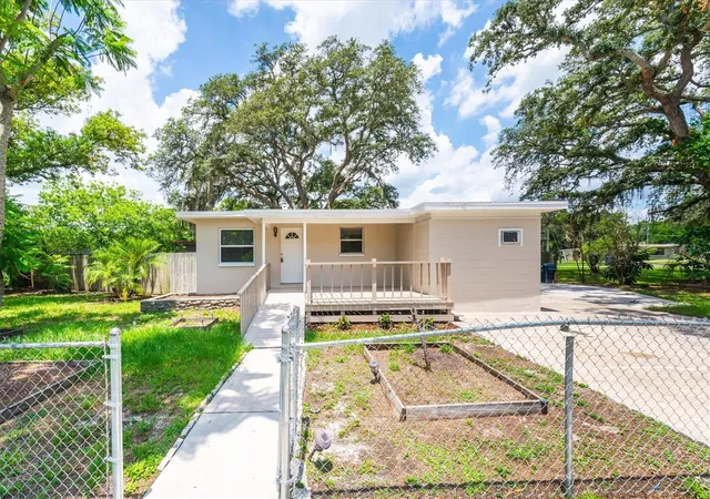 Photo 1 of Single family home for sale at 1808 S Club Ct, Tampa, FL 33612 | MLS# W7887397 | Listing updated on 2026-08-24