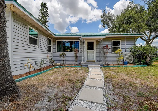 Photo 3 of Single family home for sale at 1509 Canterbury Rd N, St Petersburg, FL 33710 | MLS# TB8526461 | Listing updated on 2026-08-11
