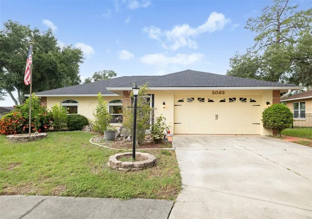 Photo 1 of Single family home for sale at 2062 Old Arbor Ct, Sarasota, FL 34232 | MLS# A4699214 | Listing updated on 2026-08-24