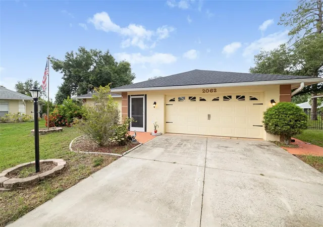 Photo 3 of Single family home for sale at 2062 Old Arbor Ct, Sarasota, FL 34232 | MLS# A4699214 | Listing updated on 2026-08-24
