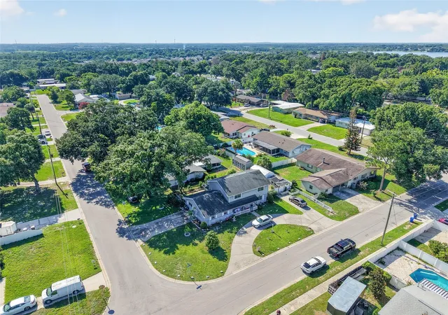 Photo 2 of Single family home for sale at 1500 Ave G Ne, Winter Haven, FL 33881 | MLS# L4963311 | Listing updated on 2026-08-29