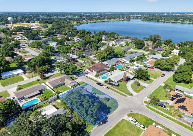 Photo 3 of Single family home for sale at 1500 Ave G Ne, Winter Haven, FL 33881 | MLS# L4963311 | Listing updated on 2026-08-29