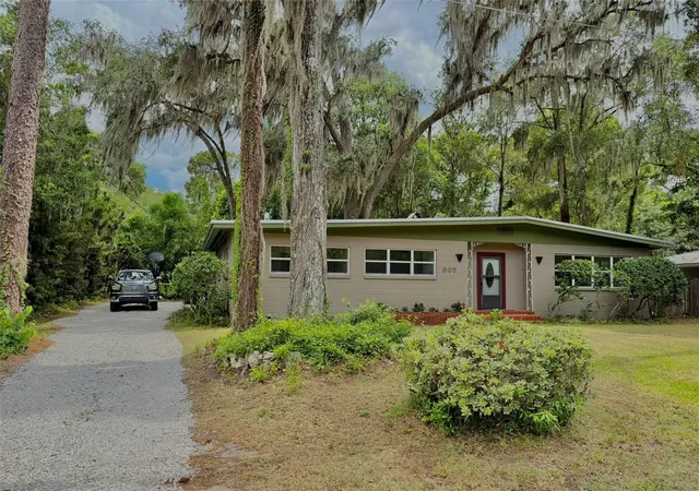 2nd image of 905 Nw 36th Ave, Gainesville, FL 32609 | MLS# GC541749