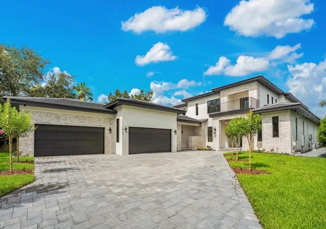 Photo 2 of Single family home for sale at 8342 Boyla Ct, Windermere, FL 34786 | MLS# O6422852 | Listing updated on 2026-07-23