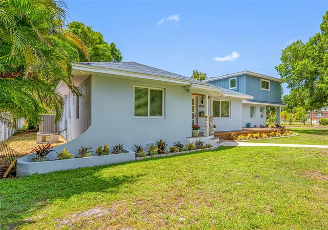 Photo 2 of Single family home for sale at 380 Villagrande Ave S, Saint Petersburg, FL 33707 | MLS# TB8526499 | Listing updated on 2026-10-07