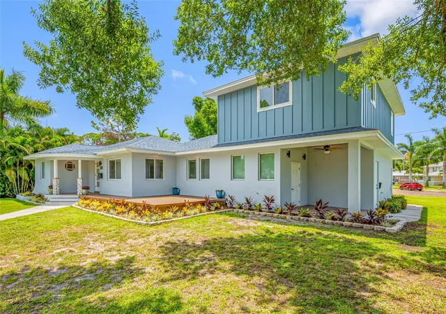 Photo 3 of Single family home for sale at 380 Villagrande Ave S, Saint Petersburg, FL 33707 | MLS# TB8526499 | Listing updated on 2026-10-07